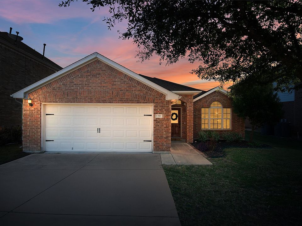 1st image of 1201 Prairie Heights Dr