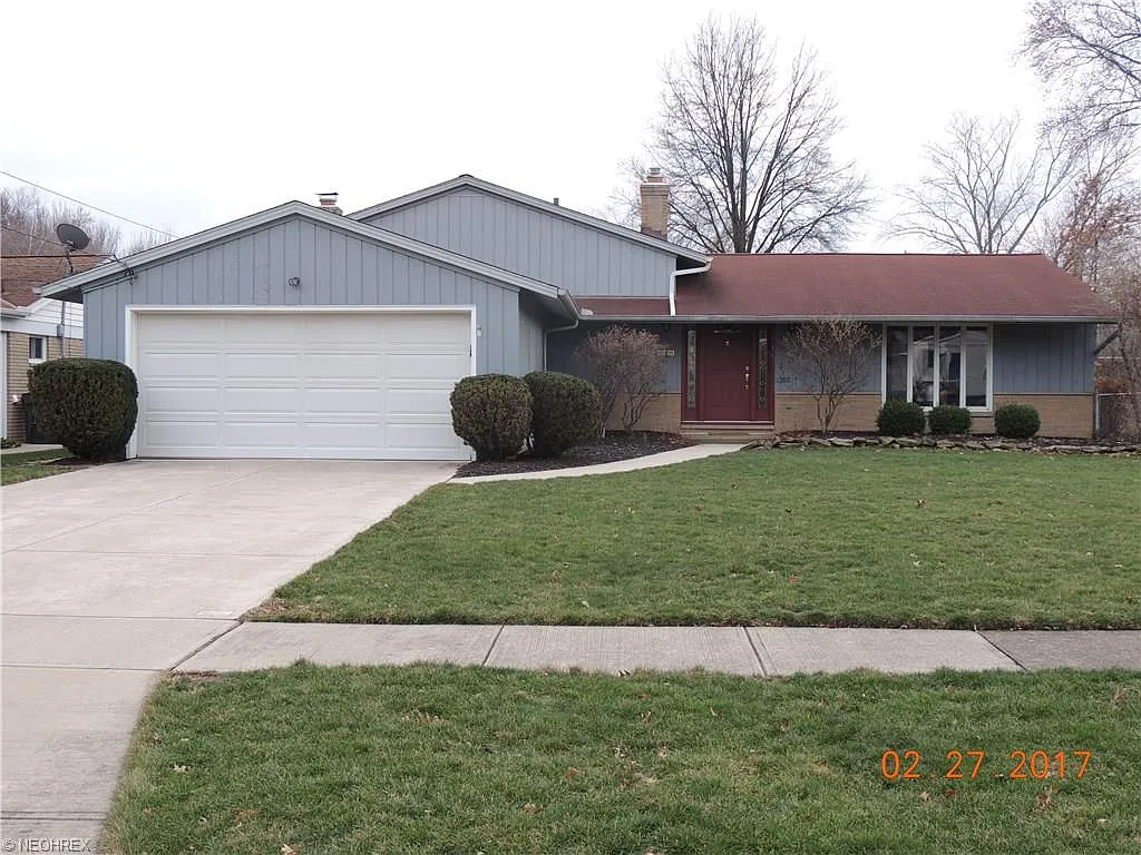 320 Janice Dr photo 1
