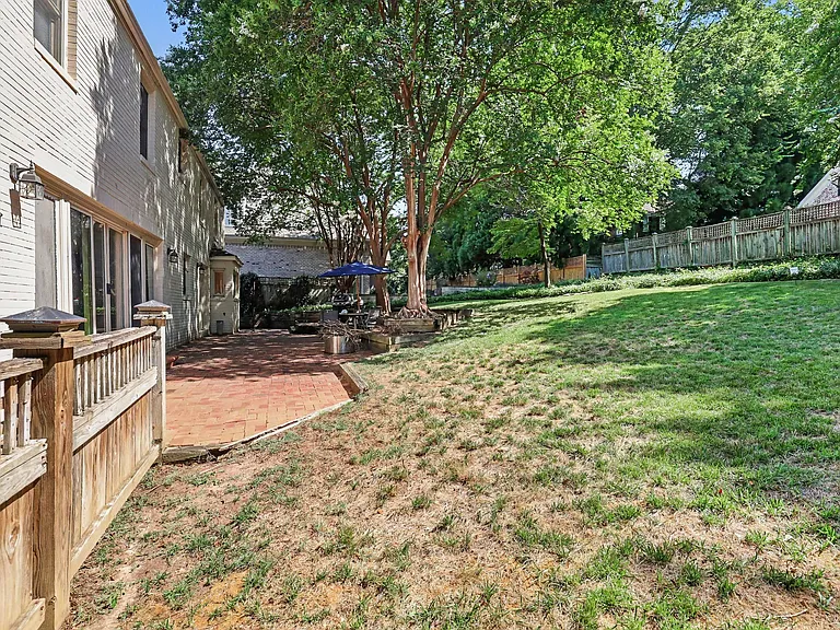 1528 Iredell Dr — Photo 16