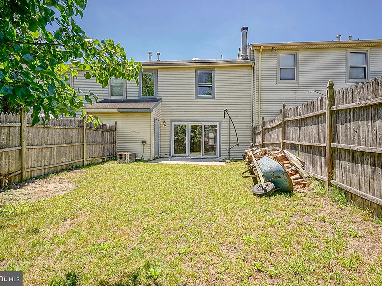 2205 Elberta Ln — Photo 24