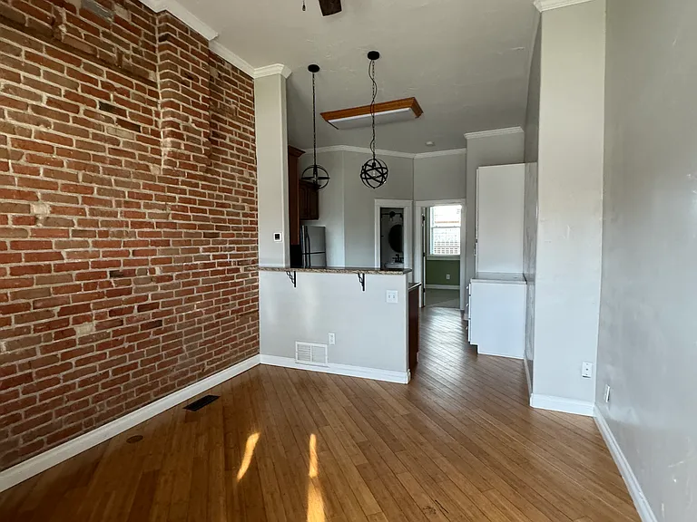 1107 W 13th Ave — Photo 2