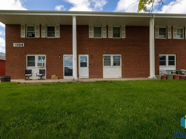 1304 E Sylvan Cir APT 8, Brandon, SD 57005
