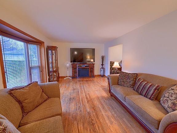 4th image of 339 Briarwood Dr