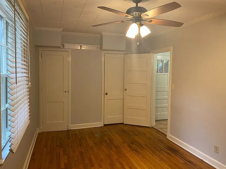 2530 Girard St — Photo 11
