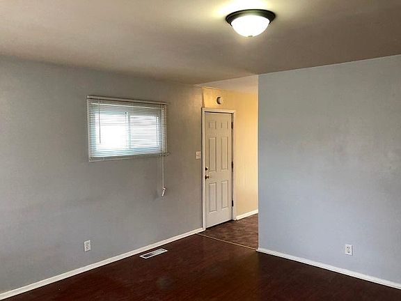 3rd image of 6627 Brookhaven Dr