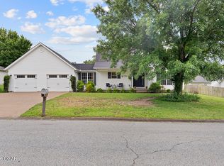202 Briarbrook Dr, Carl Junction, MO 64834