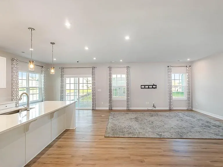 4003 Bluebell Ln — Photo 17