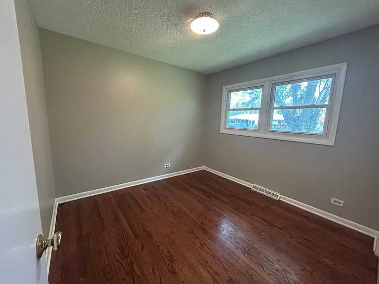 1716 Maple Ln — Photo 9