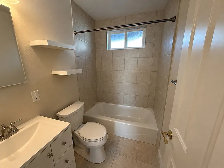 1079 Durham Ct — Photo 16