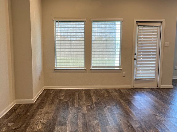 4th image of 2118 Silver Maple