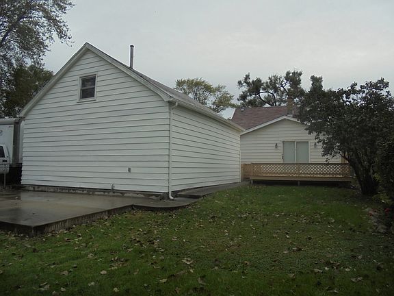 3rd image of 10425 Dickens Ave