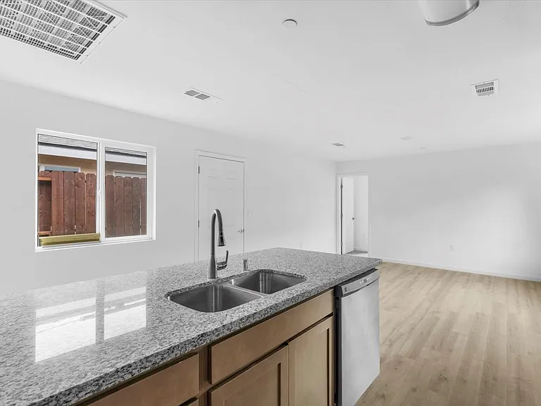 1415 Oregon St #B — Photo 13