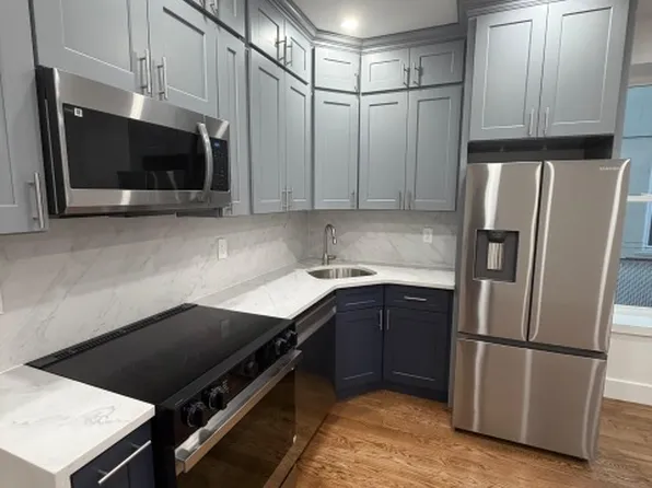 275 East 55th Street image 1 of 13