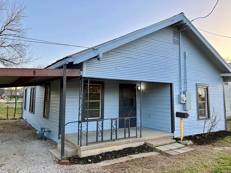 1202 W Main St — Photo 4