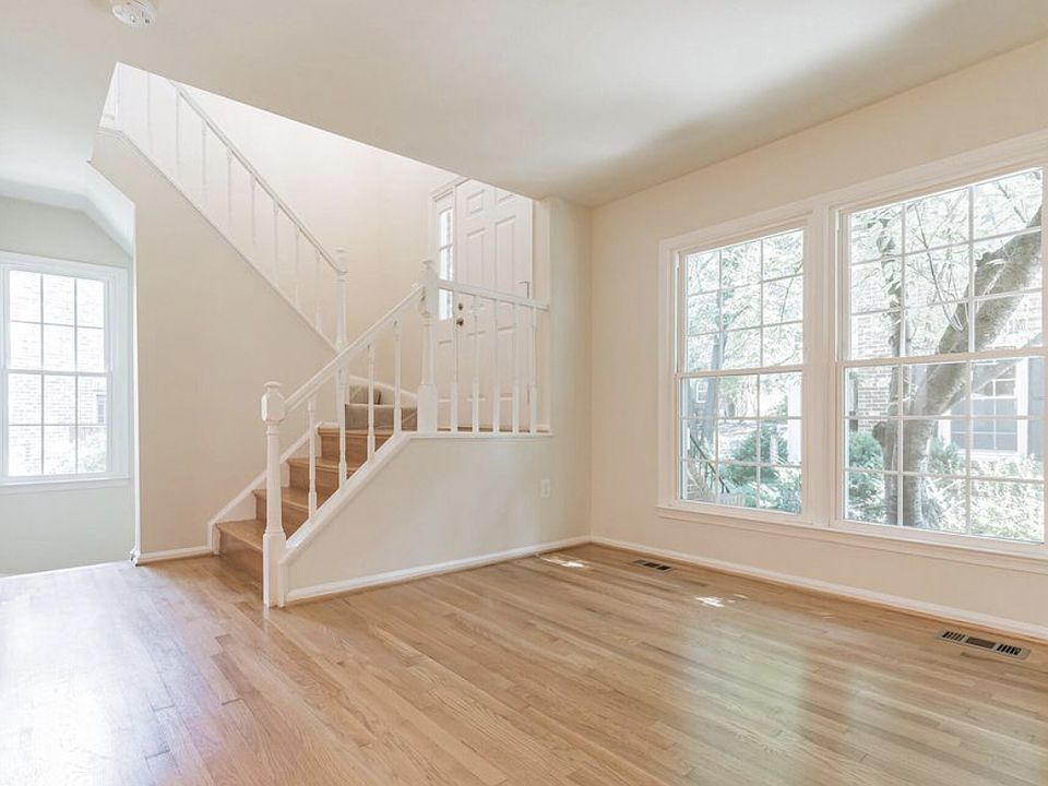 Main Level - Living Room