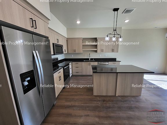 4th image of 2701 E Derrald Ave