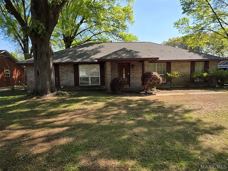 744 Ledyard Pl — Photo 1