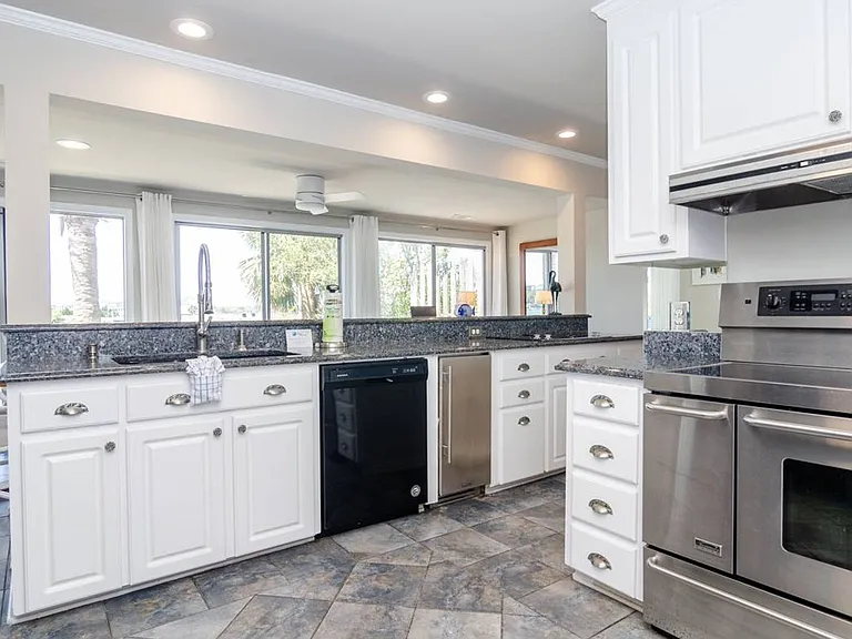 32 W Greensboro St — Photo 18