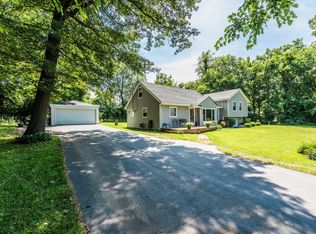 6N389 Forest Ave, St Charles, IL 60174