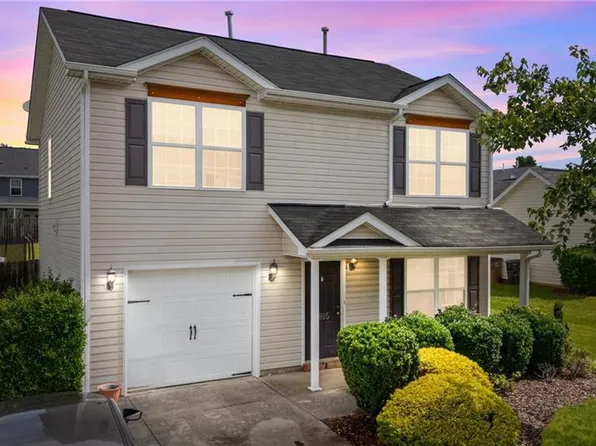2805 Quail Oaks Dr, Greensboro, NC 27405