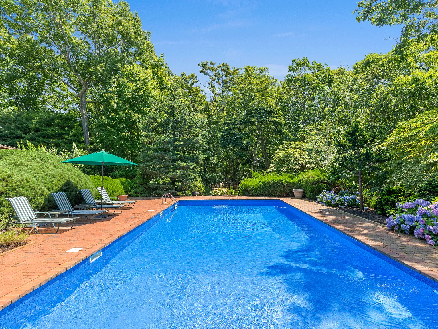 East Hampton Home Close to Bay and Ocean Beaches! — Photo 3
