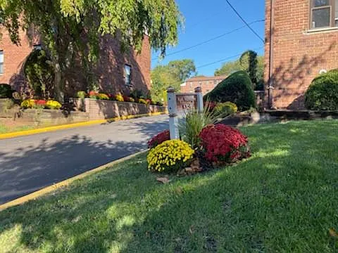 Highland Manor Apartments — Photo 12