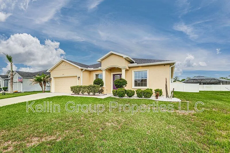 4 bed, 3.0 bath, 2120 sqft, $2,250 — Photo 2