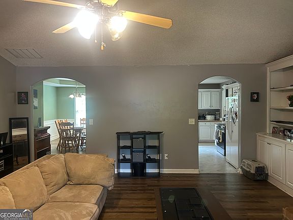 5th image of 31 Pinewood Ln