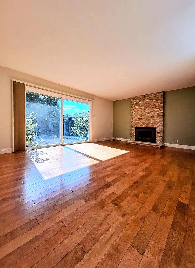 Beautiful 3bd Single Story House w/Large Yards & Attached Garage — Photo 3