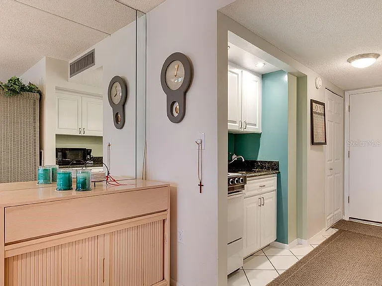 4725 Cove Cir #906 — Photo 6