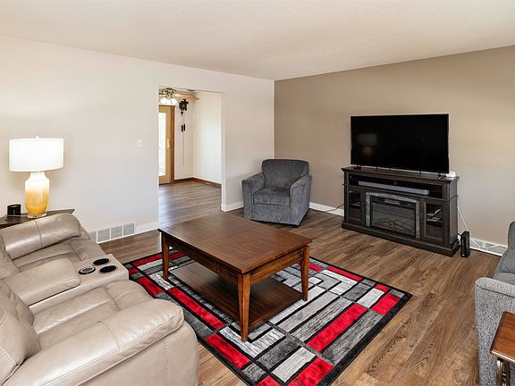 4th image of 820 Summer Meadows Blvd