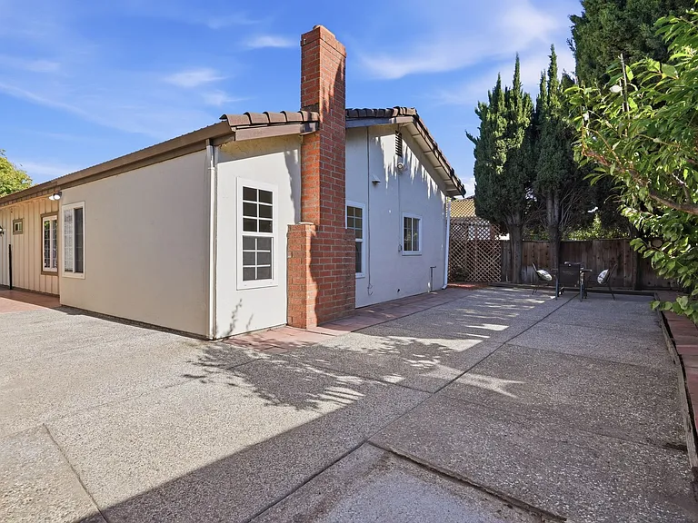 1735 Chesterton Cir — Photo 12