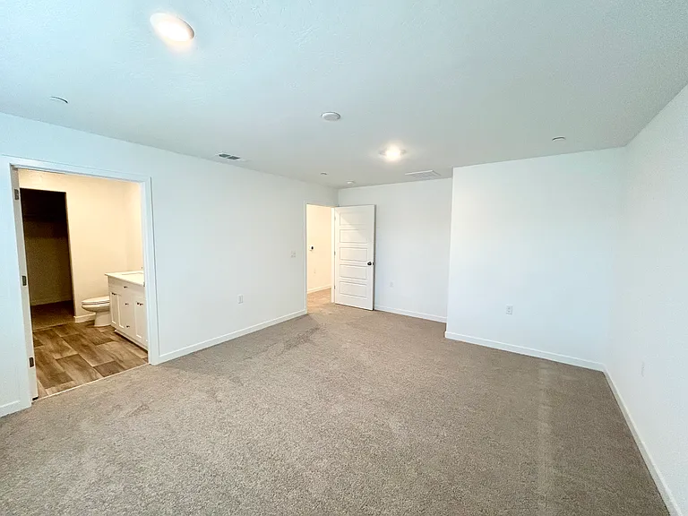 4456 Bellaire Ave — Photo 20