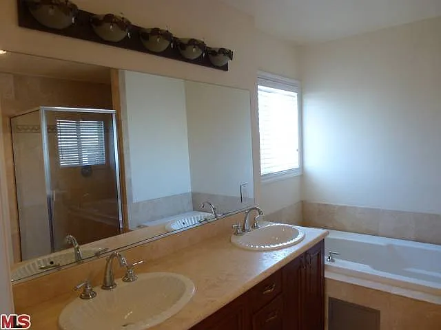 1828 Glendon Ave #Penthouse 1 — Photo 15