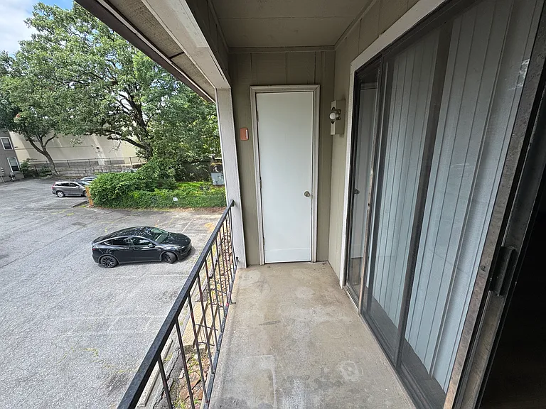 5815 C St #3B — Photo 8
