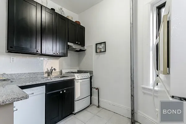 Rented by Bond New York | media 22