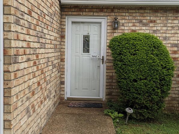 290 Lake Chateau Dr, Hermitage, TN 37076