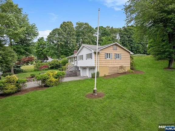 4th image of 641 Antrim Rd