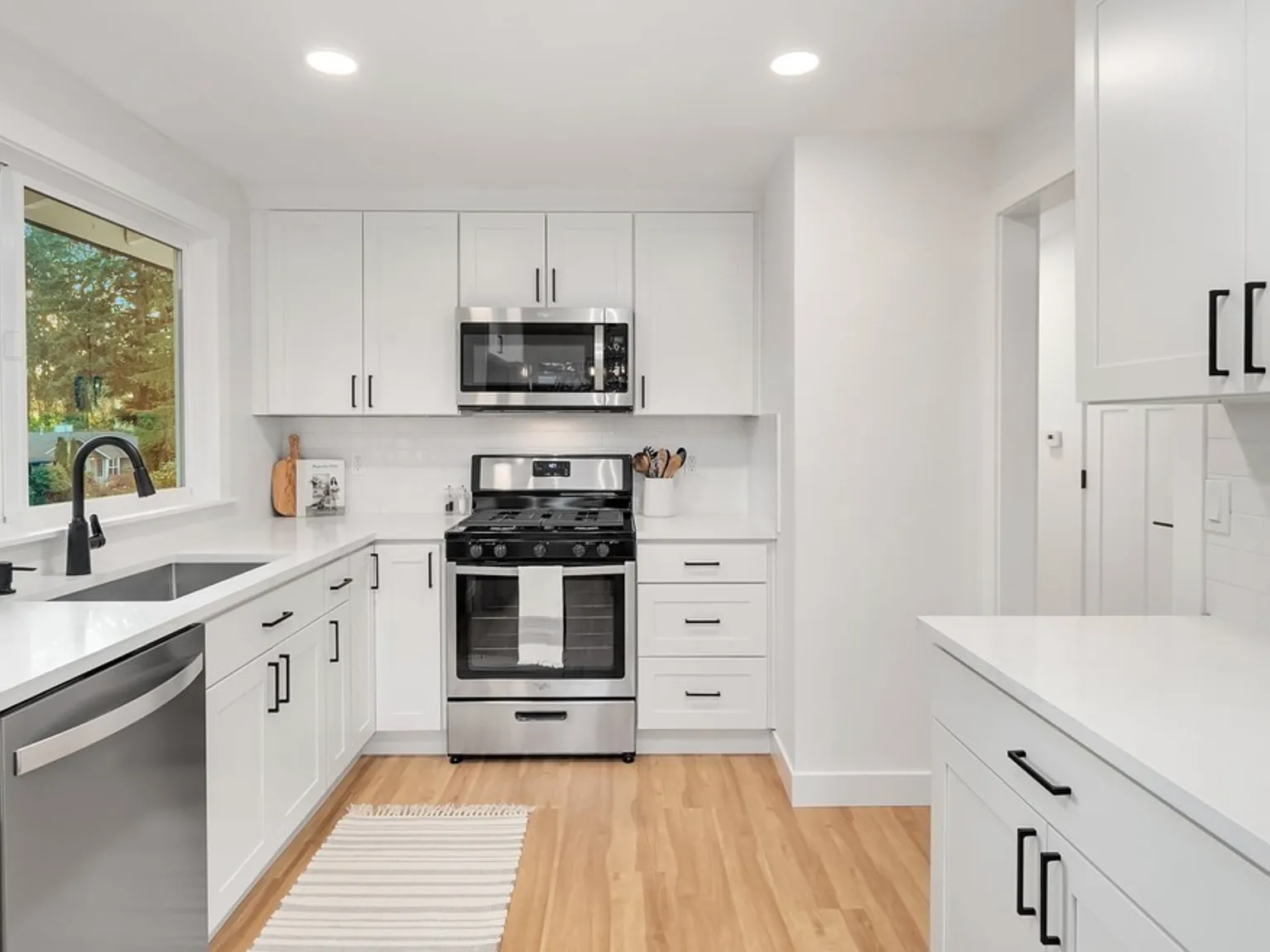 5 bed, 2300 sqft, $4,195 — Photo 4