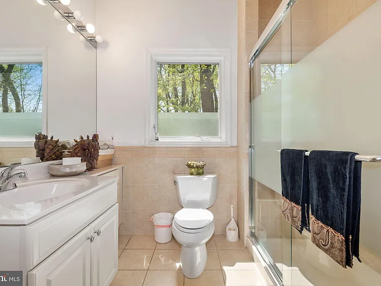 8309 Old Seven Locks Rd — Photo 27