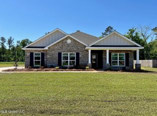 136 Firefly Dr, Lucedale, MS 39452