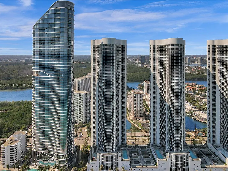 15811 Collins Ave #3302 — Photo 3