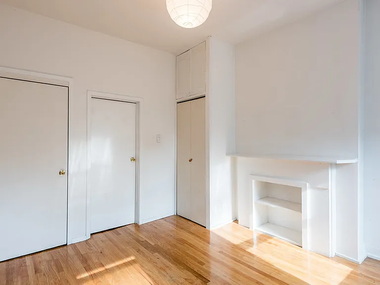 215 Franklin St #1R — Photo 9