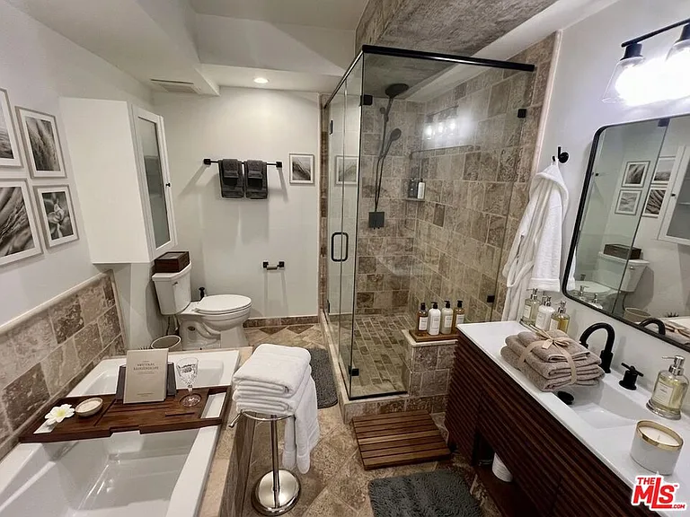 838 N Doheny Dr #402 — Photo 10