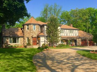 1045 Lower Ridgeway, Elm Grove, WI 53122