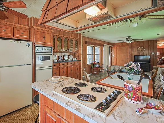 4th image of 2026 Loker St