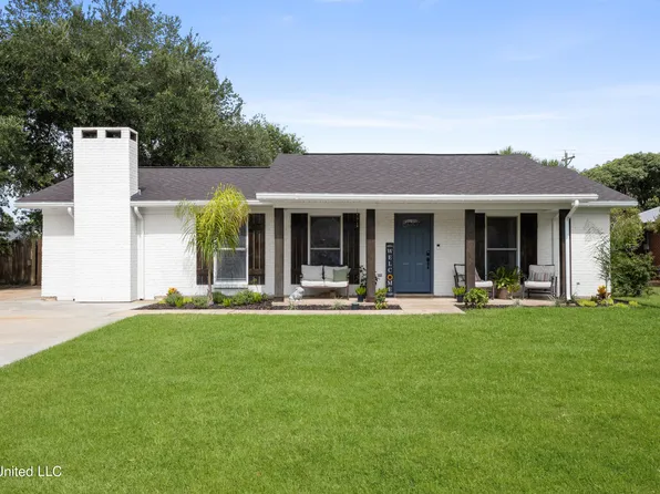 1214 King Henry Dr, Ocean Springs, MS 39564