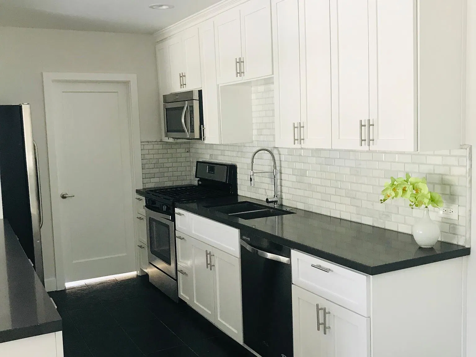 4 bed, 1800 sqft, $5,995 — Photo 4