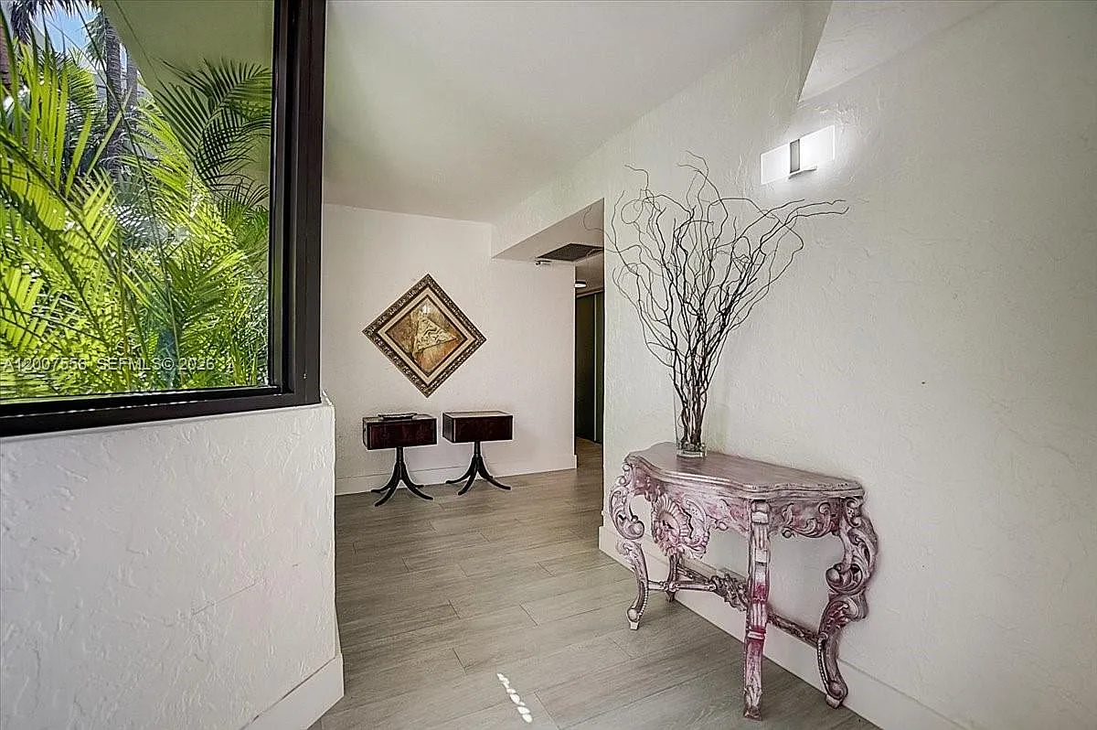 101 E Crandon Blvd — Photo 4