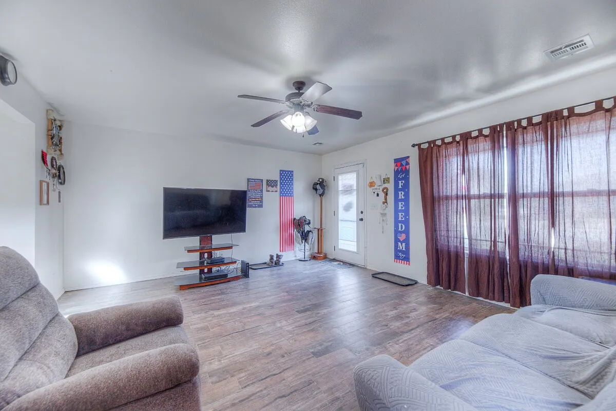 3 bed, 2.5 bath, 1783 sqft, $2,200 — Photo 3